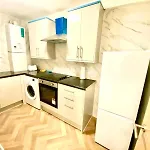 Beautiful Two Bedroom Apartment With Free Car Park In Central London