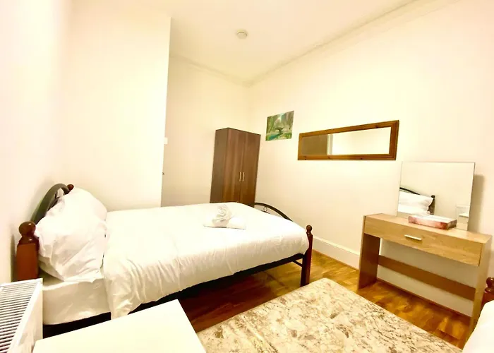 Beautiful Two Bedroom Apartment With Free Car Park In Central London