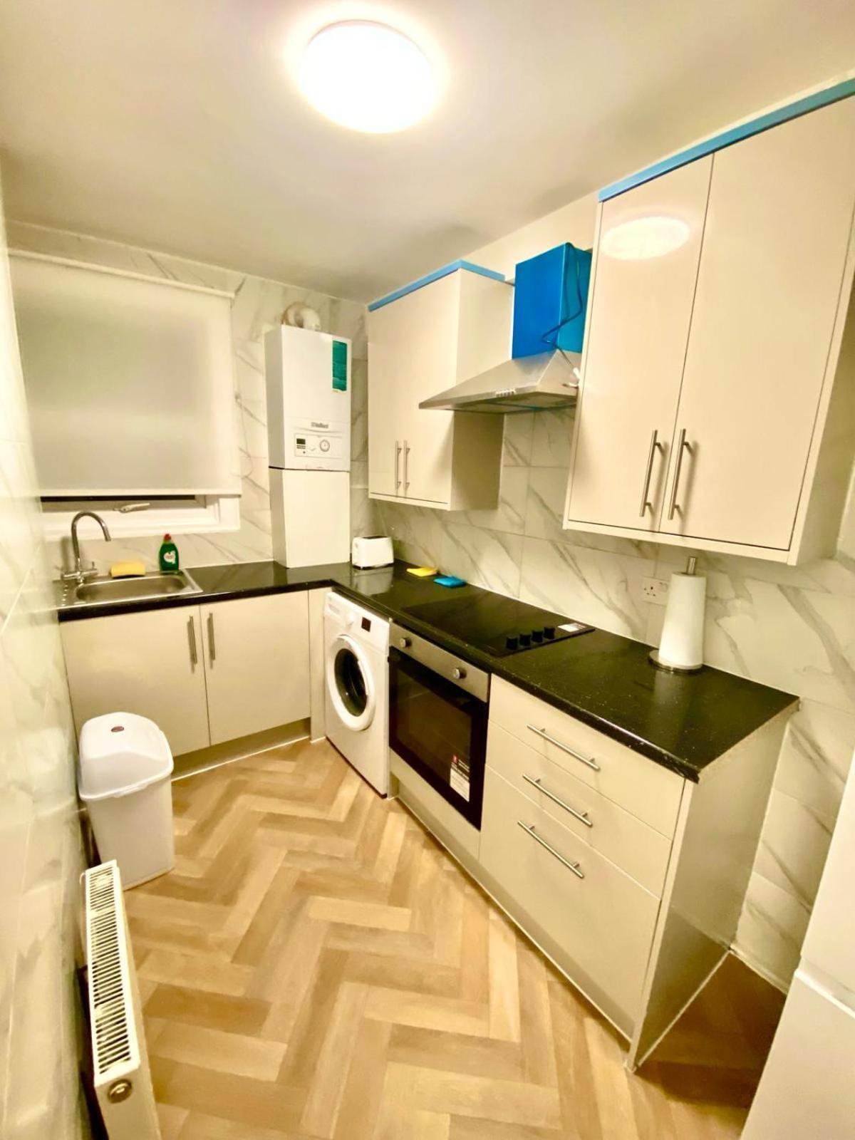 Appartamento Beautiful Two Bedroom With Free Car Park In Londra