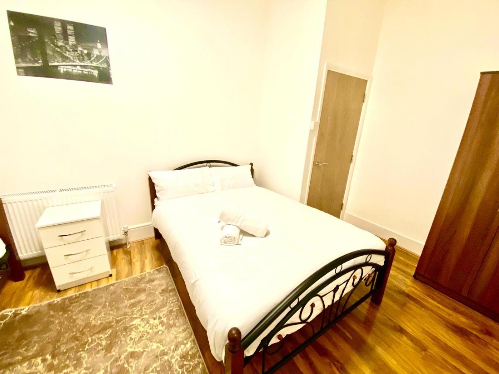 Appartamento Beautiful Two Bedroom With Free Car Park In Londra