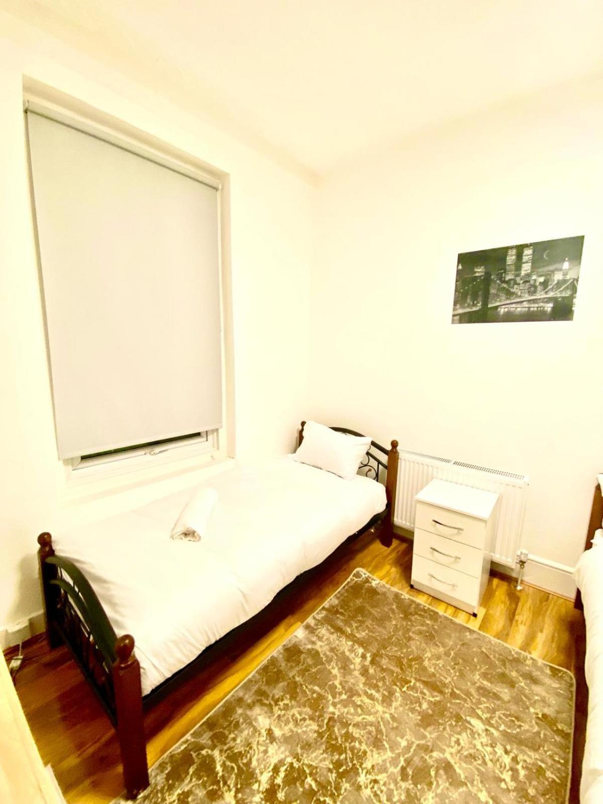Beautiful Two Bedroom With Free Car Park In Appartamento Londra